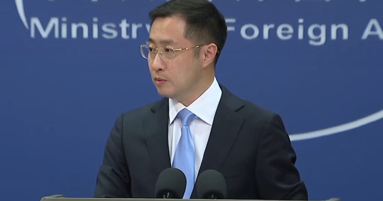 美方计划对不参与制裁伊朗的国家采取反制措施？外交部：中国同伊朗的合作始终在国际法框架内进行，不应受到干扰破坏