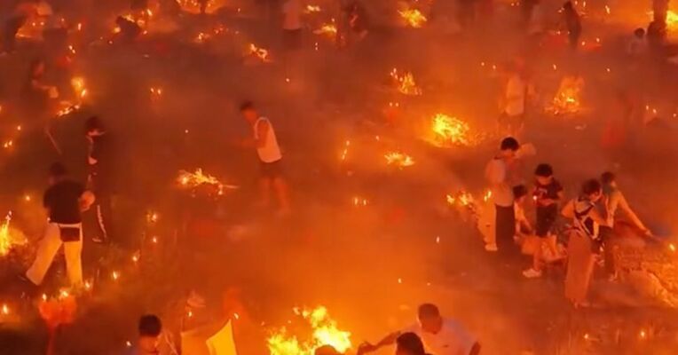 “中国版寻梦环游记”又登热搜，凯里发布中元节祭祀提示；今天中元节，点一盏“心灯”，遥念故人