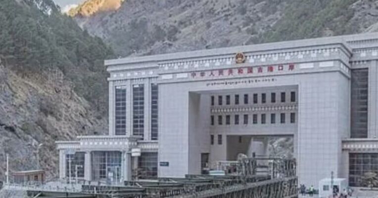 国家移民管理局：我们无比牵挂困守险境的战友，翘首苦盼信号重新亮起，等候战友平安归来
