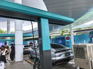 比亚迪宣布建成1万座闪充站！海外布局已启动，将陆续落地超6000座