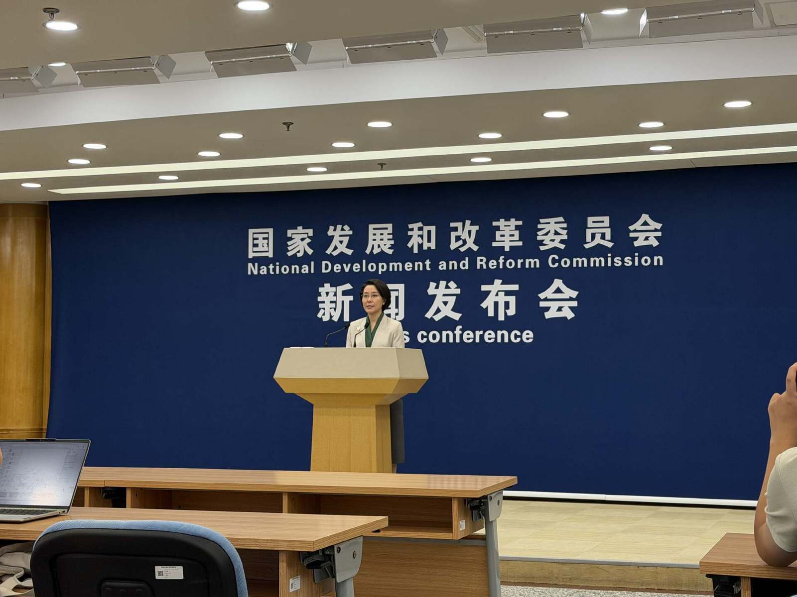 国家发改委：将新建或利用存量设施改建公共快递驿站，健全县乡村三级物流配送体系