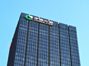 直击业绩发布会 | 中国人寿副总裁、董事会秘书刘晖：短期业绩波动属于正常现象，无需过度解读