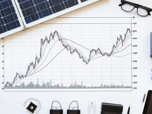 光伏龙头阳光电源上半年营收净利双降，年内股价下跌超40%，此前宣布回购计划