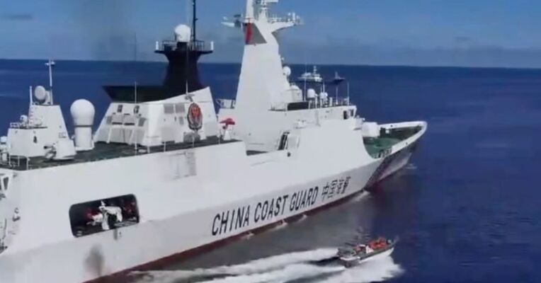 视频来了！中国海警位中国黄岩岛领海及周边区域执法巡查，进一步强化有关海域管控，坚决维护国家领土主权和海洋权益