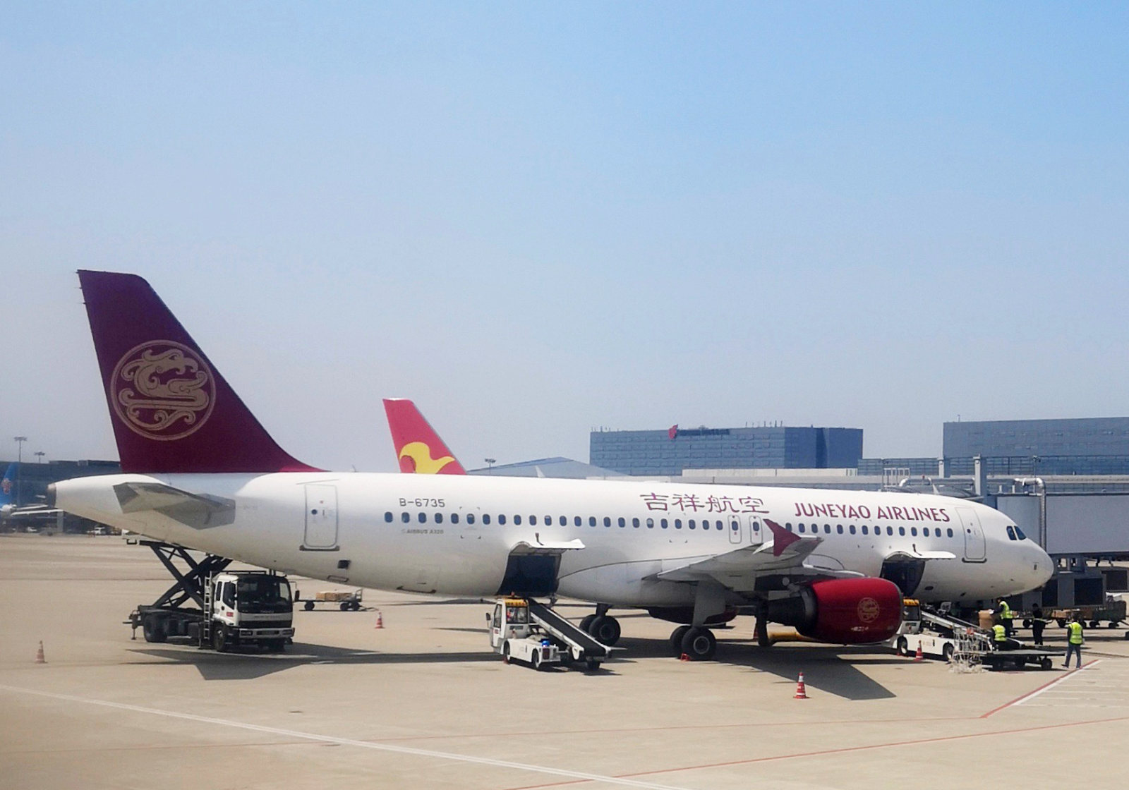吉祥航空2026年上半年“增收不增利”：营收破120亿元，净利仅1.5亿元，航油涨价挤压利润
