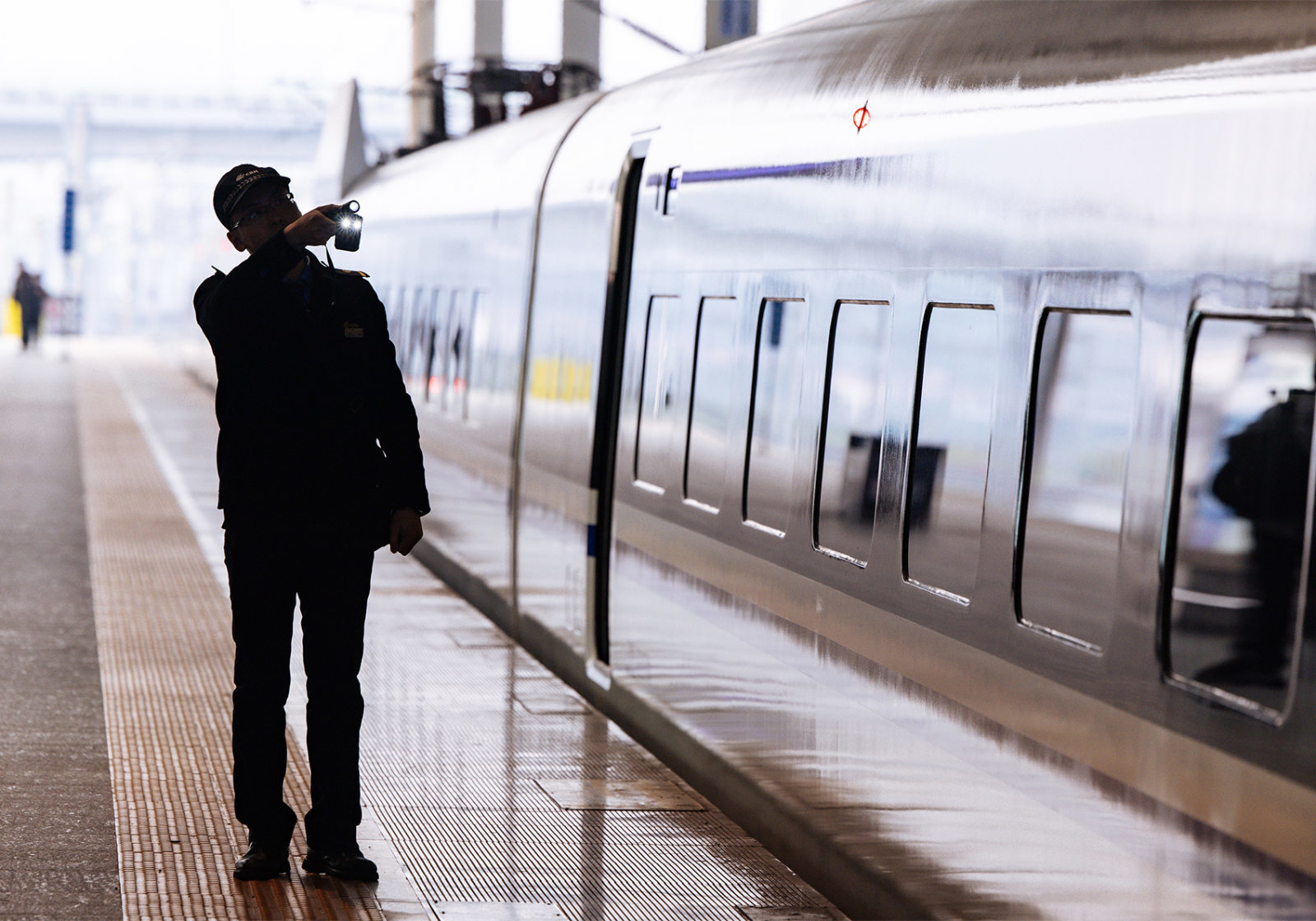 全线发送旅客创新高，上半年营收净利双增 京沪高铁：客运需求增速略有放缓，主要系商务及务工人员出行需求有所减少等
