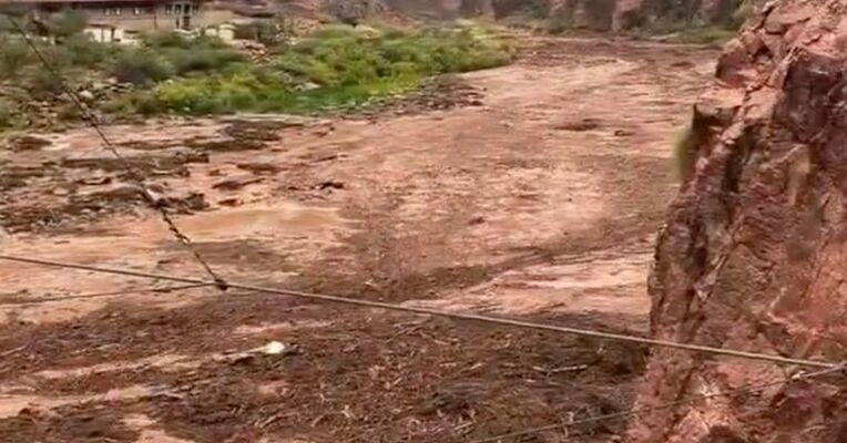 美国大峡谷国家公园突发山洪 超20人失联