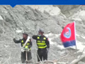 吉隆口岸核心区现存建筑仅剩水塔，国门所在地仅剩地基，现场巨石淤泥阻碍搜救，直升机正不断投送救援力量