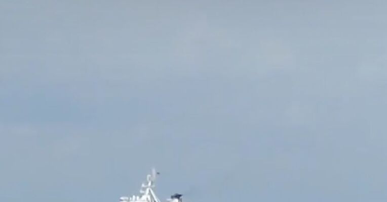 中国海警位中国台湾岛以东海域依法开展常态化执法巡查