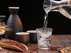 白酒中报观察②丨茅台、五粮液等价格集体走高，是行情反弹还是行业反转？调查发现……