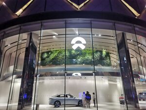 李斌拆解蔚来单车成本账：内存涨1万元、电池涨三四千元，但下半年仍将保持价格稳定