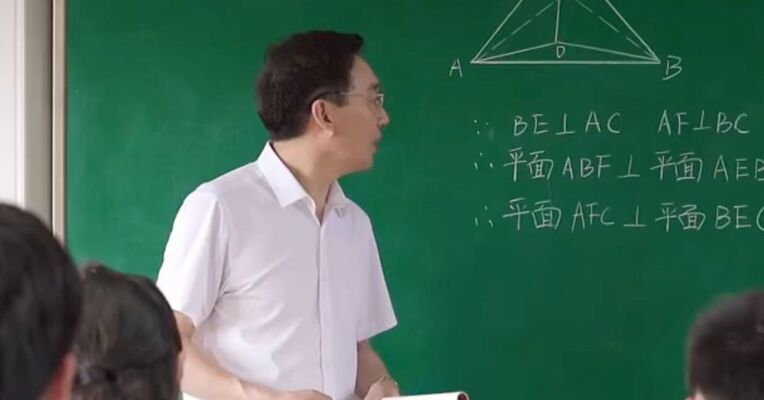 教育部：让绩效向教学一线、班主任、乡村教师倾斜，让潜心教书育人的人被看见、被尊重、被回报