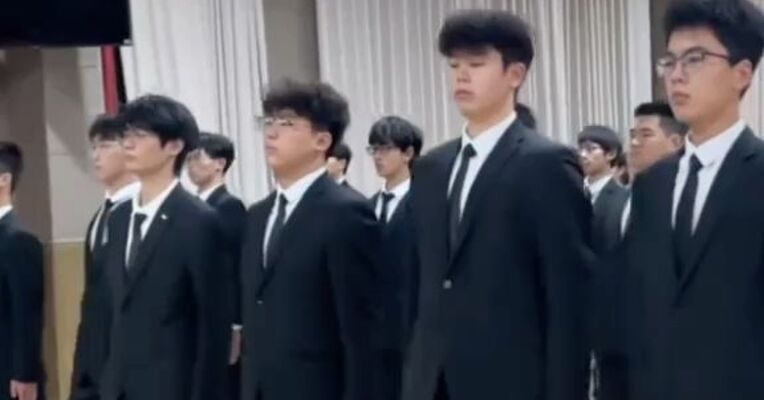 多名“科班”殡葬人发声：24小时待命 月薪过万很少 没有网传那么高