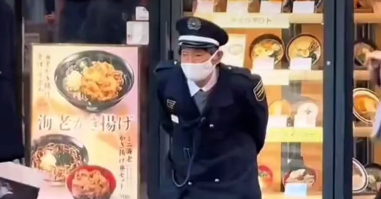 人类史上首次，老人比小孩多了！截至2025年，全球65岁及以上人口占比‌10.5%‌，5岁以下儿童占比不足10%