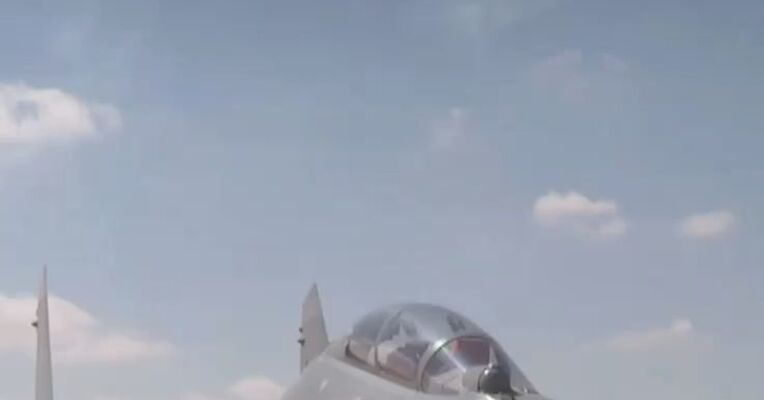 中国空军四种机型首次在国外航展公开展示 网友：过于“落后”，可以展示！
