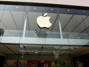 iPhone Duo背后的“果链”：库克15年编织69万亿市值全球供应链，特努斯时代面临三重变量