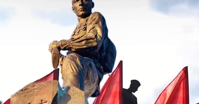 俄总统助理：日本不应对俄设立二战纪念碑指手画脚，而是应该保持沉默，铭记历史教训；这座纪念碑是正义战胜邪恶的象征，非常有必要设立