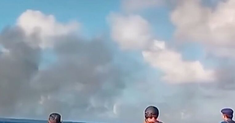 印尼一载有243人的客轮失联 此前曾报告航行途中遭遇恶劣天气  救援人员正前往其最后已知位置搜寻