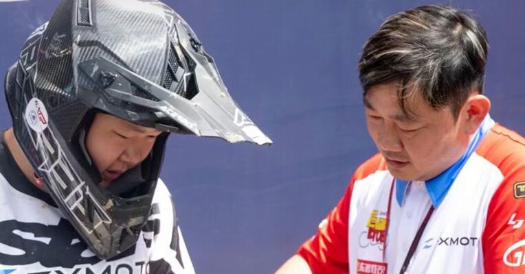 张雪亮相MXGP上海站为儿子首秀助威，期待用5到10年培养出中国的摩托车世界冠军