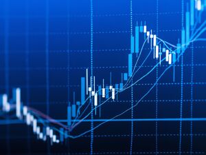 三大指数小幅震荡，沪指半日微跌0.1%