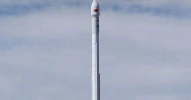 转发祝贺！我国成功发射一箭10星，朱雀二号改进型遥七运载火箭发射成功