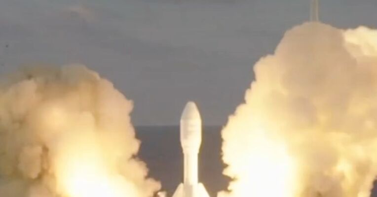 突破历史！堆叠9星入轨，全球最大固体火箭引力一号远海发射圆满成功，适应规模化星座的组网需求