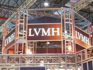 三年6000万人告别奢侈品，LVMH丢掉“法国市值第一”：今年已蒸发9090亿元，涨价“吓退”消费者，知识产权纠纷恐继续影响中国市场收入