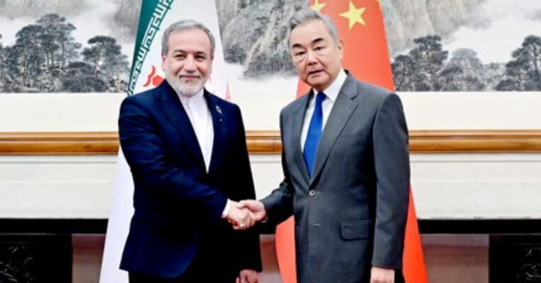 王毅同伊朗外长阿拉格齐会谈 ：中伊两国是全面战略伙伴，中国也愿同伊朗加强对话合作，维护好伊朗的正当权益