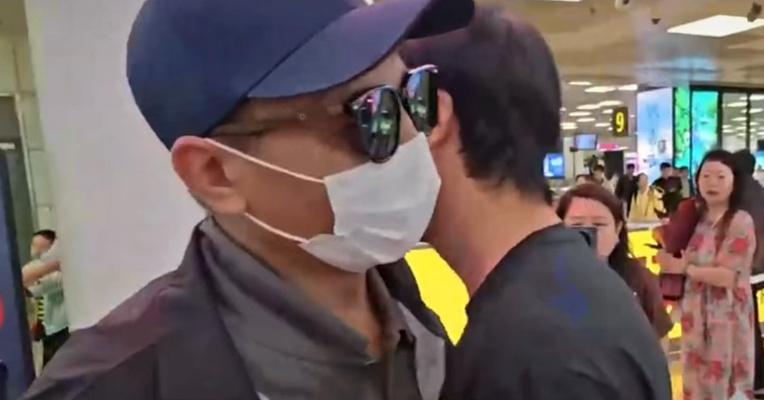尼泊尔泥石流灾害中被困11天获救，河南木工陆海涛今日平安回到河南，儿子前来迎接，父子紧紧相拥，“回来见到儿子就什么事都没有了”