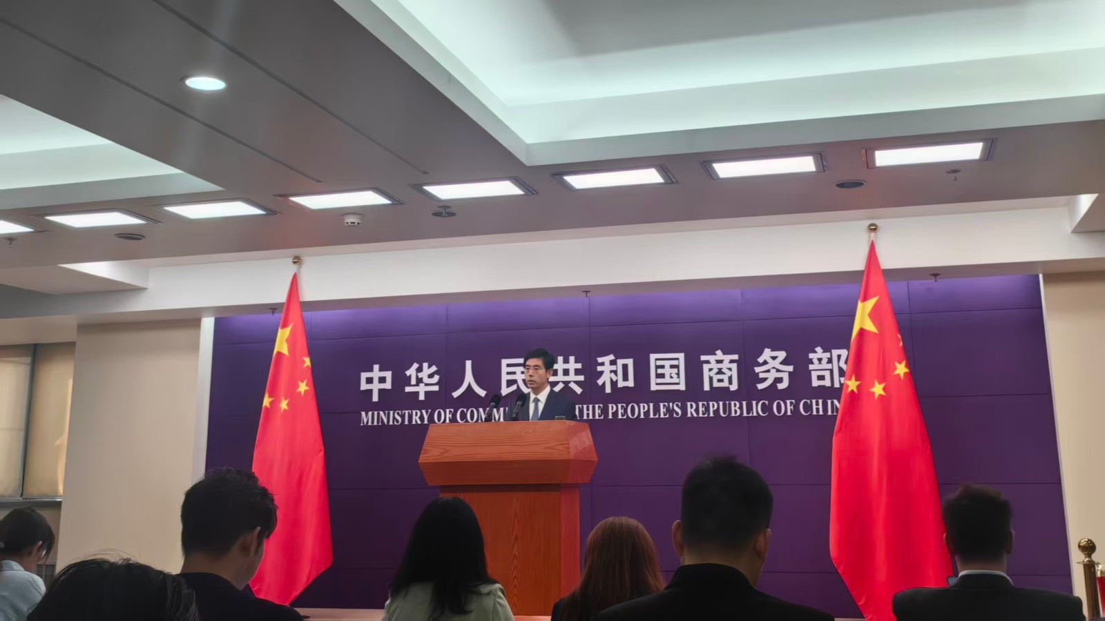 如何推动与金砖国家经贸领域合作？商务部答每经：争取在数字经济、人工智能等领域达成更多务实成果