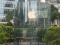 直击iPhone 18 Pro首销：门店排长队，Pro Max加价抢，Pro“破发”遇冷无人收