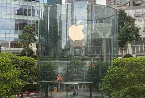 直击iPhone 18 Pro首销：门店排长队，Pro Max加价抢，Pro“破发”遇冷无人收