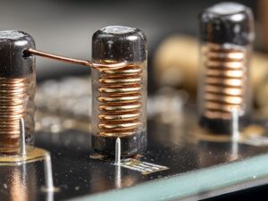 时隔8年再启再融资！603989拟定增18.8亿元扩产高端电容
