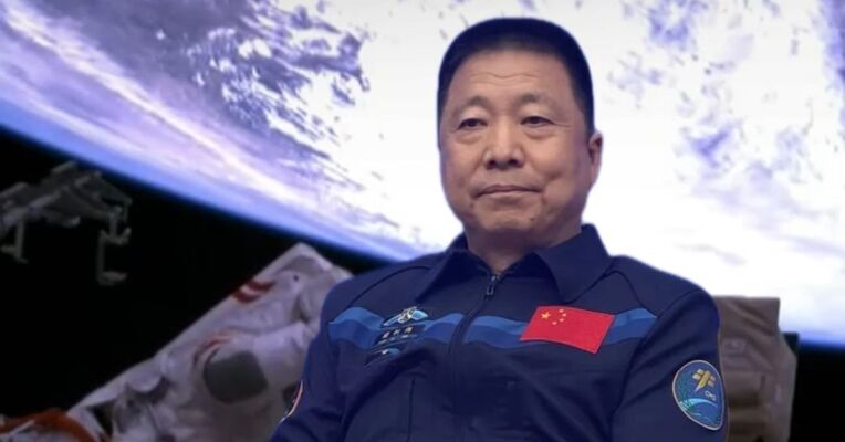 我国首批14名航天员已全部停航停训李庆龙 吴杰 陈全 赵传东 潘占春以上5人因故未能完成飞天梦请为他们点赞为他们送上掌声