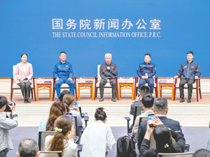 杨利伟谈航天员吃穿住行变化