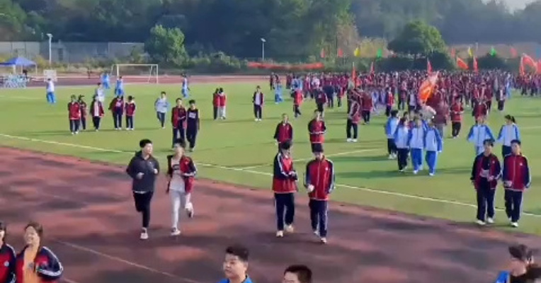 教育部：我国接受过高等教育的人口达2.7亿 基础教育达到高收入国家平均水平 总体近视率连续5年下降