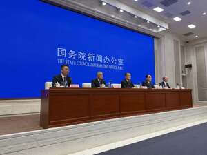 教育部答每经问：在全国推行每周至少半天的校外实践教学，指导各地各校因地制宜分学段合理安排
