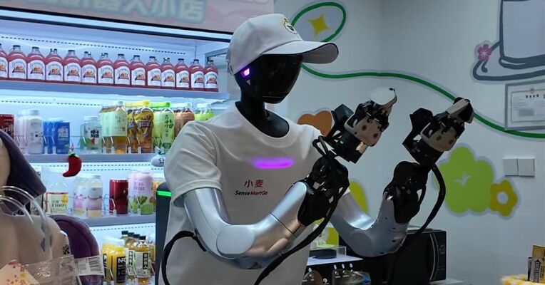 街头的机器人小店越来越多，机器人能否当店长去独立经营店铺呢？开一家机器人小店到底挣钱吗？商汤SenseMart OS：中等点位一年左右回本