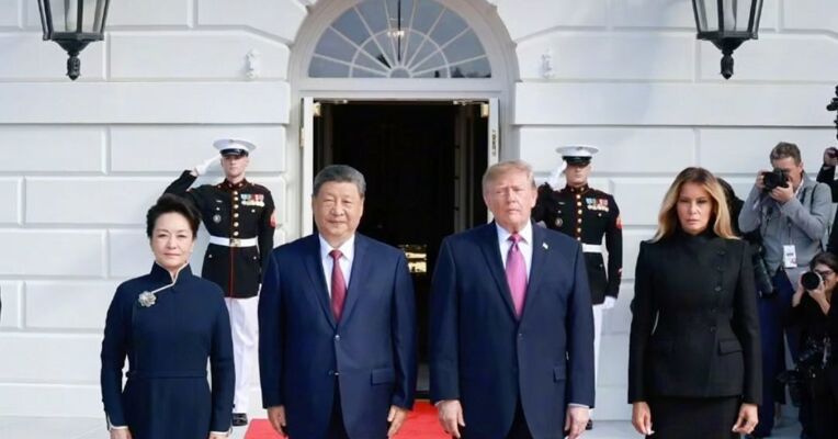 习近平和夫人彭丽媛抵达白宫