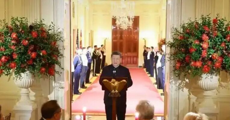 “地球一半算力都坐一桌了！”马斯克、苏姿丰、黄仁勋、库克与习近平主席和特朗普总统同坐白宫国宴主桌