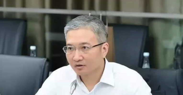 中信证券，迎新掌舵人，张佑君到龄退休辞去董事长等职务，总经理邹迎光任公司董事长、法定代表人等职务