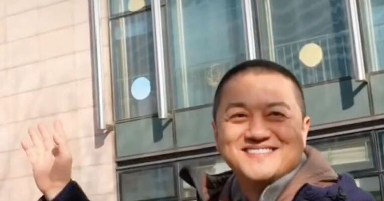 李亚鹏回应嫣然医院近况：感恩房东降租，前事莫追，目前看来可能还需要再坚持几年，7月手术量创下建院以来新高