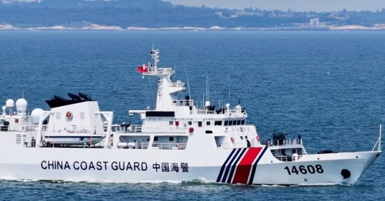 中国海警位中国台湾岛以东海域依法开展常态化执法巡查，切实维护包括台湾同胞在内的中国民众，合法正当权益和生命财产安全