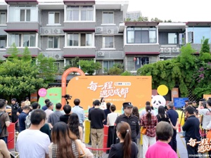 成都文旅IP彩蛋车在宽窄巷子发车 7条城市主题游玩线路解锁文旅新体验