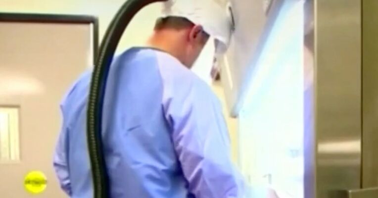 瞒死者家属，遗体灌人造血模拟伤员，美国一大学竟长期向美军出售遗体用于训练以色列军人，被曝光2年后，项目终于被叫停
