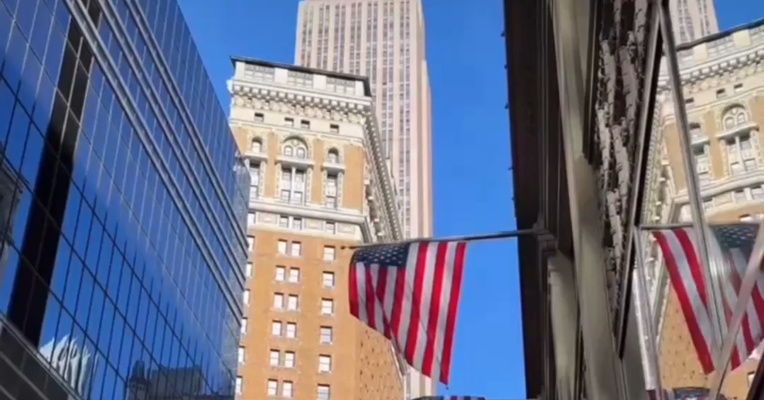 美国8月核心PCE出炉,数据低于预期！美股指期货、黄金集体拉升,交易员减少对美联储10月加息押注