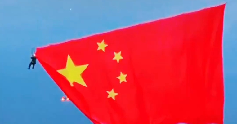 街巷五星飘扬 尽染“中国红”这是我们的国庆！