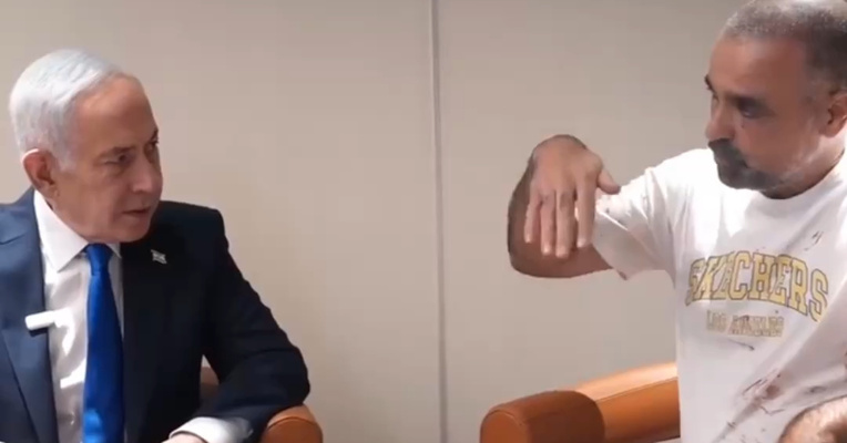 迪拜劫机事件的英雄是“水管工”他制服行凶者并控制飞机恢复平飞，毫无飞行经验，看片学的，特朗普说不可思议
