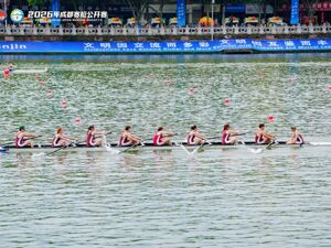 世界名校赛艇健儿齐聚成都 2026年成都赛艇公开赛在新津开赛