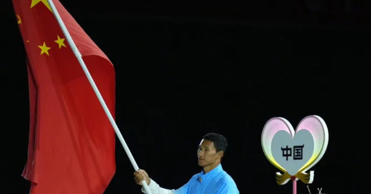 第二十届亚洲运动会在日本名古屋闭幕，毕焜任亚运会中国体育代表团闭幕式旗手：这是莫大的荣誉，也是我一直以来的梦想！13岁小将于子迪，亚运会MVP